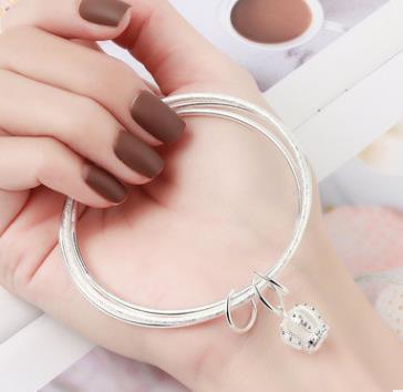 Deux brillants et un givré trois petits bracelets ronds, bracelet couronne plaqué argent cuivre blanc, femme