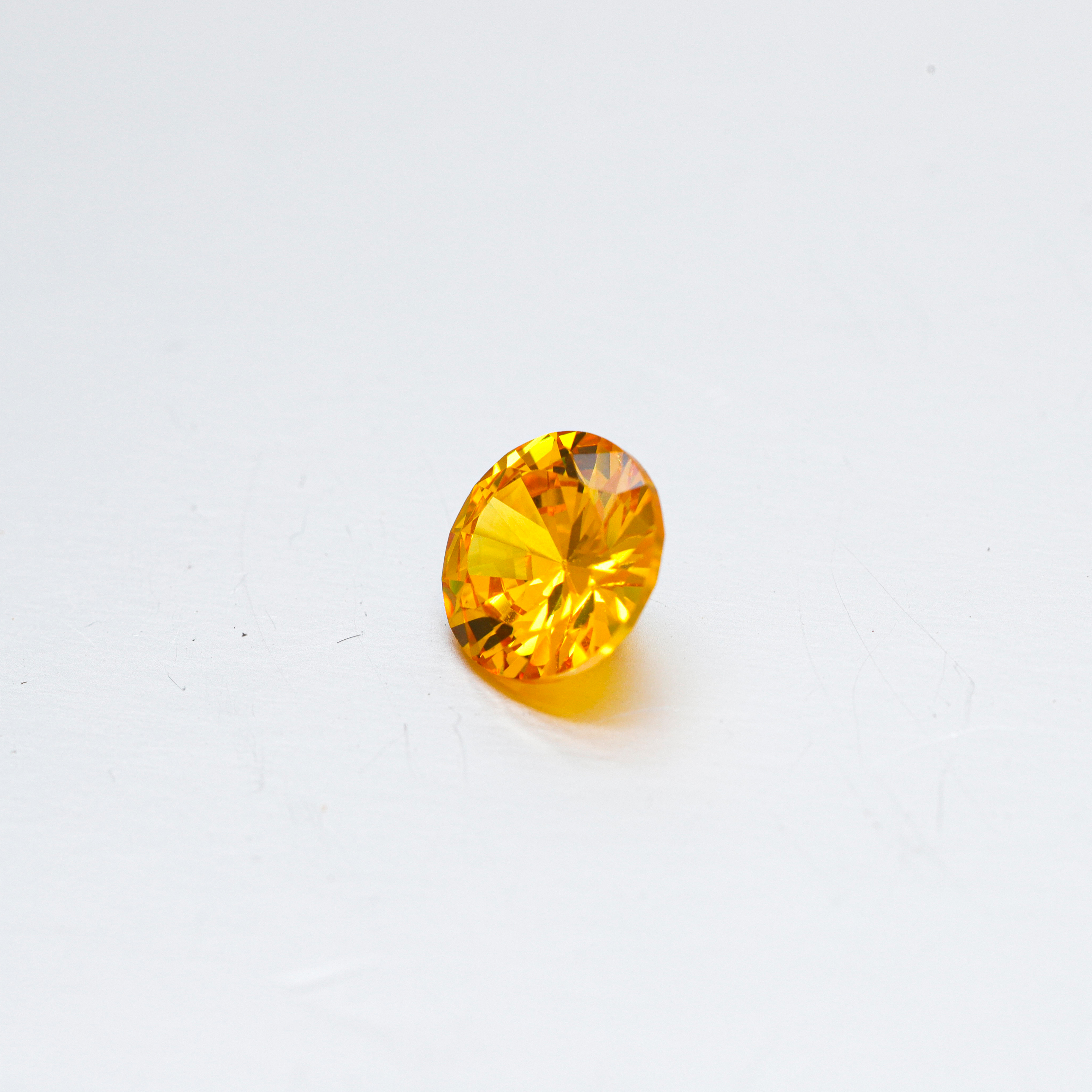 Le plus récent laboratoire synthétique de pierres précieuses jaunes de technologie a créé le moissanite en vrac de couleur de fantaisie de coupe ronde de diamant