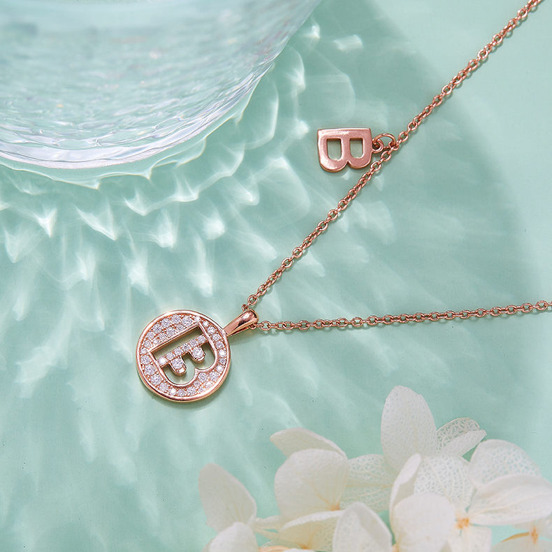 Série alphabétique B Lovely collier en or rose