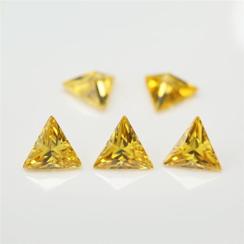 5A Fabrication de gros de zircons cubiques de triangle jaune pour les bijoux