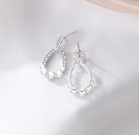 Boucles d'oreilles élégantes pour femmes en argent sterling 925 avec perle de moissanite