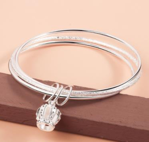 Deux brillants et un givré trois petits bracelets ronds, bracelet couronne plaqué argent cuivre blanc, femme