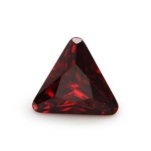 5A Oxblood Red Fabrication Triangle Zircone cubique de gros pour les bijoux