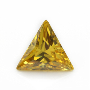 5A Fabrication de gros de zircons cubiques de triangle jaune pour les bijoux