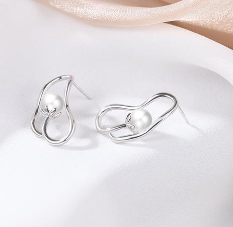 Boucles d'oreilles en forme spéciale Boucles d'oreilles en perles pour femmes plaquées en argent sterling 925