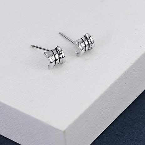 Metal Sense of Niche Design Boucles d'oreilles mignonnes pour femmes plaquées en argent sterling 925