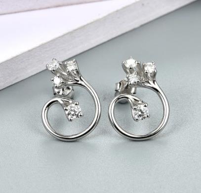 Boucles d'oreilles mignonnes de petite conception Prix de gros d'usine Boucles d'oreilles plaquées or en argent sterling 925