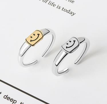 Belle expression visage souriant bracelet ouvert bague mode féminine niche simple sourire bague