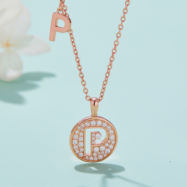 Série alphabétique P Lovely collier en or rose