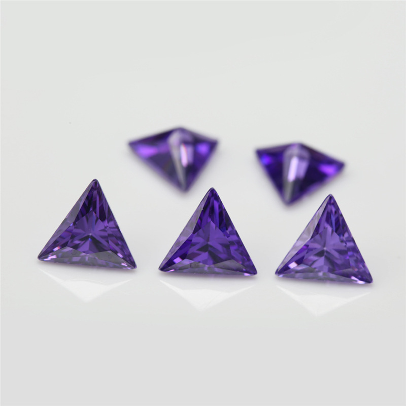 Fabricant de gros 5A Deep Purple Triangle Zircon cubique pour bijoux