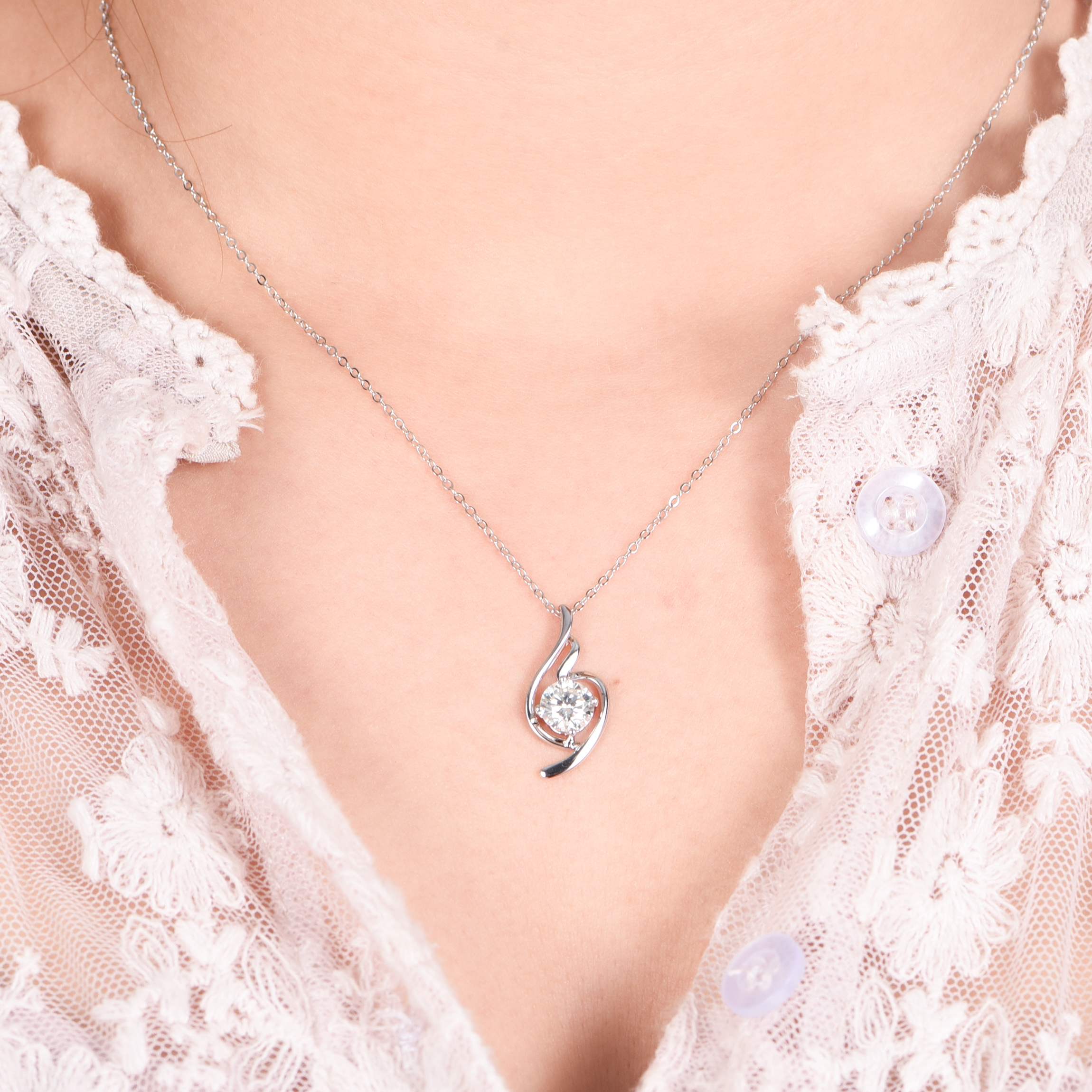 Collier en argent sterling 925 avec pierre de moissanite personnalisée de qualité supérieure