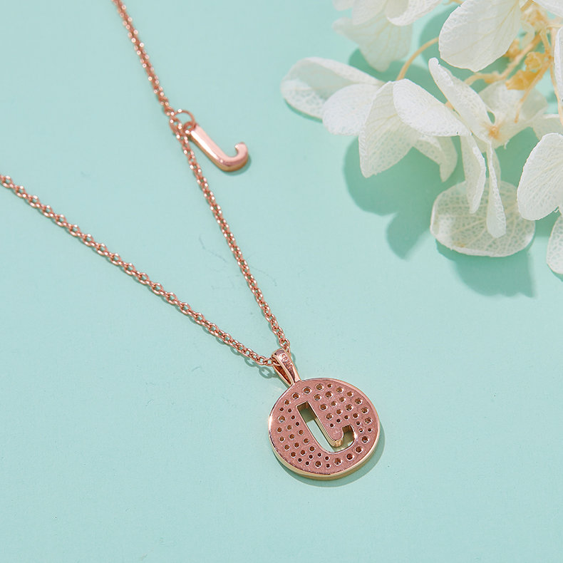 Série alphabétique J Lovely collier en or rose