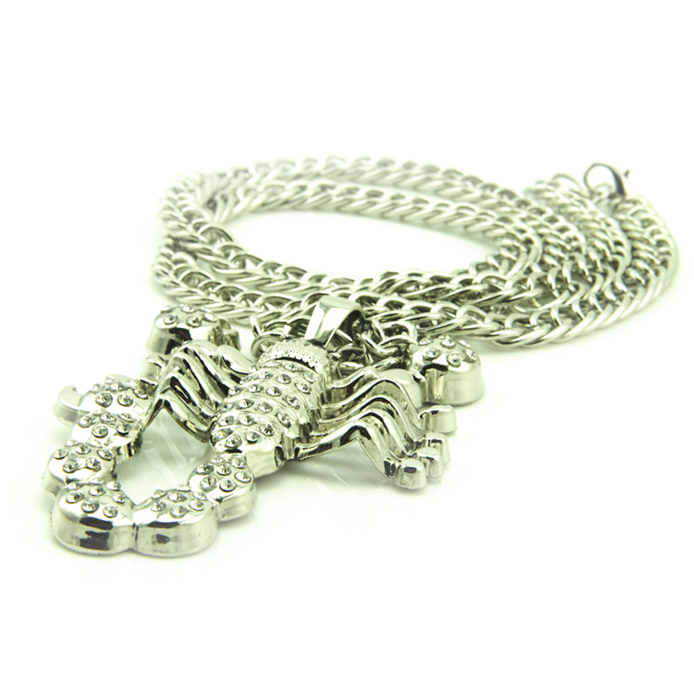 Collier Pendentif Scorpion Platine Plaqué Argent et Diamants