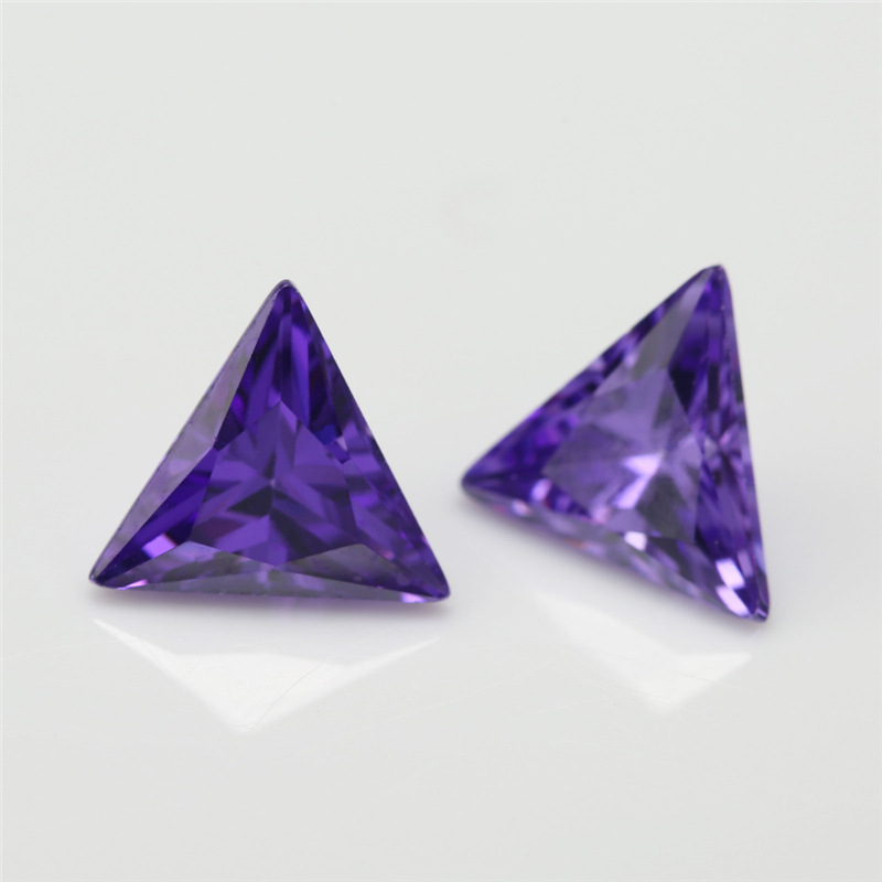 Fabricant de gros 5A Deep Purple Triangle Zircon cubique pour bijoux