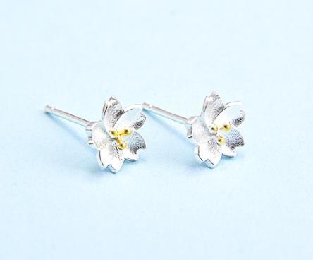 Boucles d'oreilles mignonnes pour femmes plaquées en argent sterling au jasmin blanc pur 925