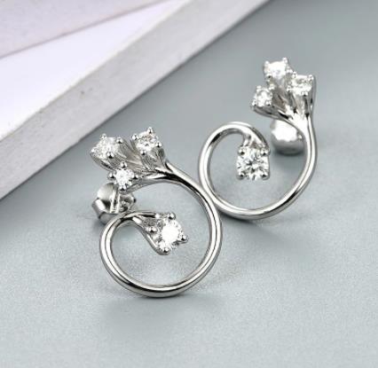 Boucles d'oreilles mignonnes de petite conception Prix de gros d'usine Boucles d'oreilles plaquées or en argent sterling 925