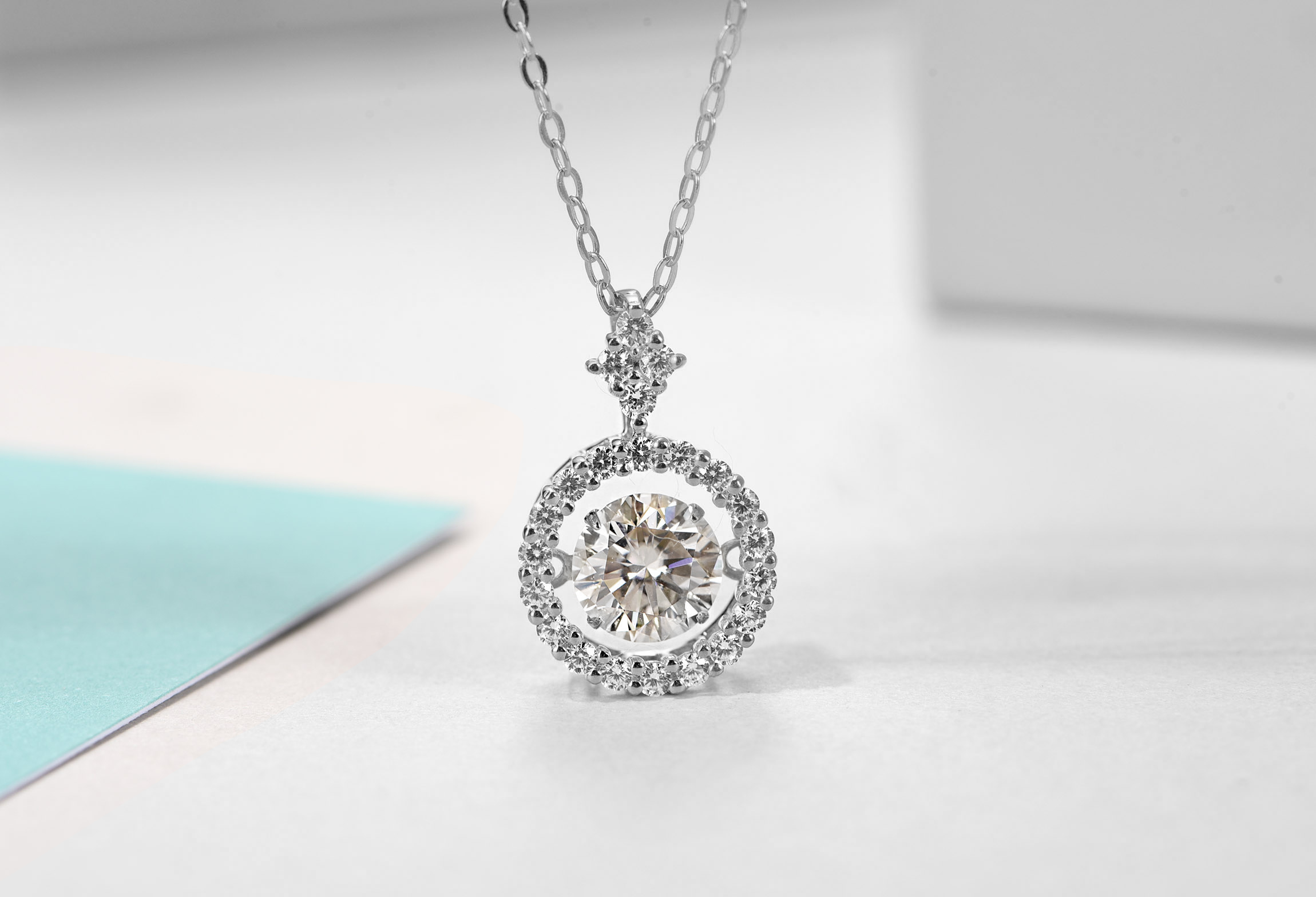 Le dernier collier Moissanite en platine 14 carats plaqué argent sterling 925 au prix d'usine