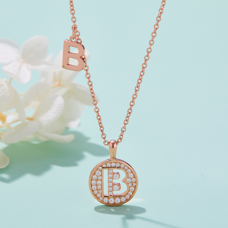 Série alphabétique B Lovely collier en or rose