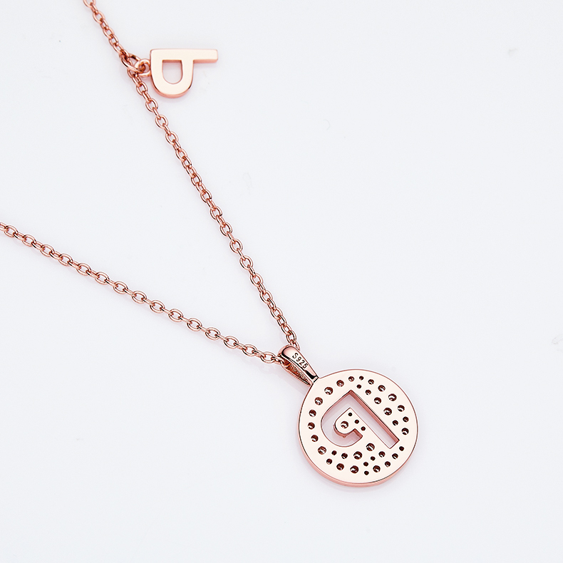 Série alphabétique P Lovely collier en or rose