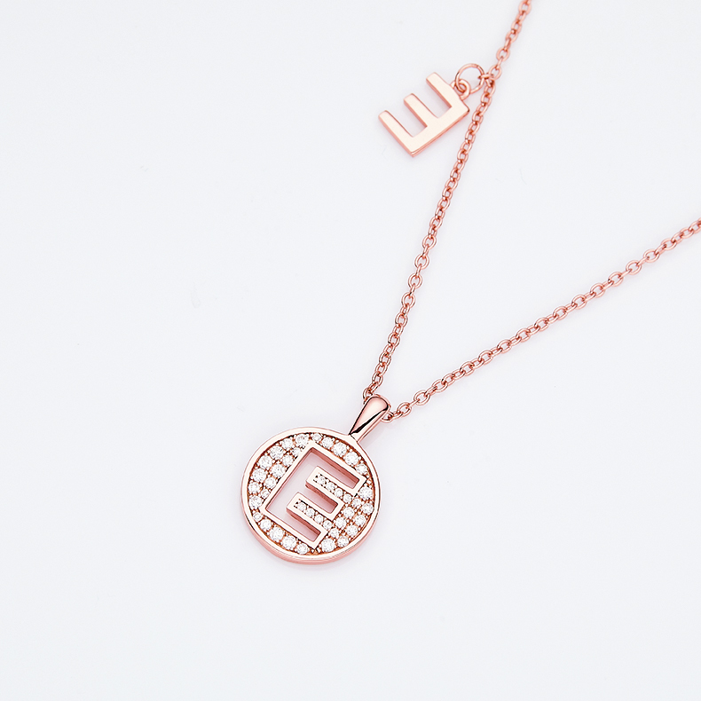 Série alphabétique E Lovely collier en or rose