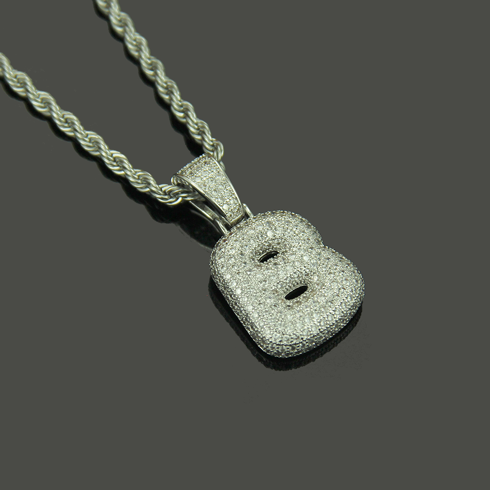 Collier en cristal incrusté de belles lettres en argent