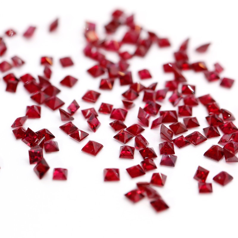 Fabricants en gros rubis artificiel de haute qualité 1.5-2.5mm rubis de sang de pigeon carré