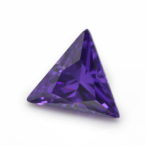 Fabricant de gros 5A Deep Purple Triangle Zircon cubique pour bijoux