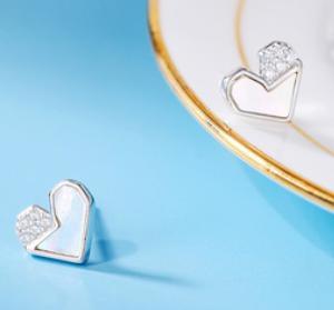 Boucles d'oreilles Love en argent sterling plaqué or au design exclusif 925