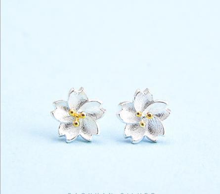 Boucles d'oreilles mignonnes pour femmes plaquées en argent sterling au jasmin blanc pur 925