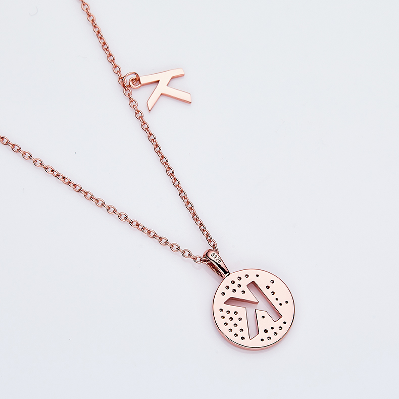 Série alphabétique K Lovely collier en or rose