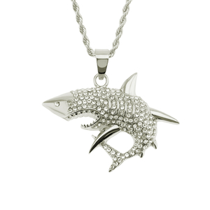 Collier pendentif hip hop avec requin féroce