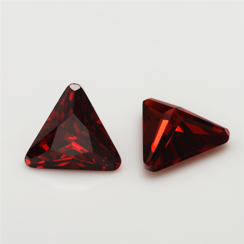 5A Oxblood Red Fabrication Triangle Zircone cubique de gros pour les bijoux