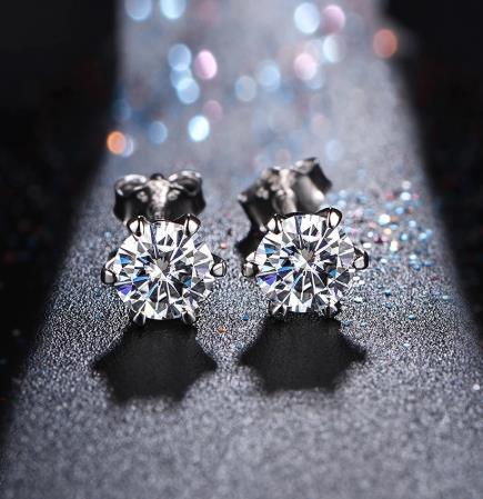 Nouvelle arrivée Moissanite Gemstone Stud Boucles d'oreilles pour les femmes Solid 925 Sterling Silver D Couleur