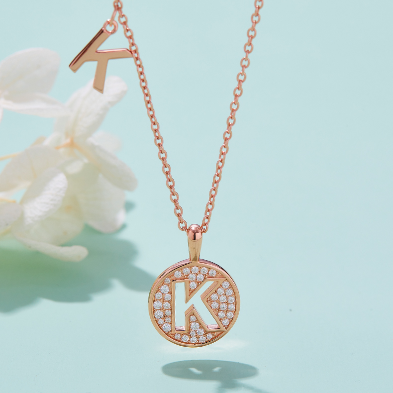 Série alphabétique K Lovely collier en or rose