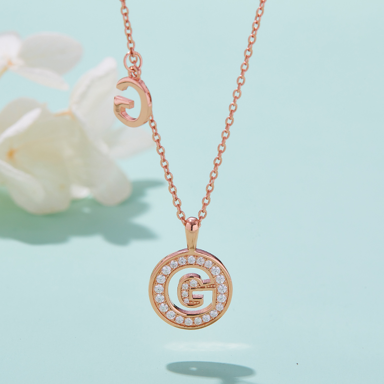 Série alphabétique G Lovely collier en or rose