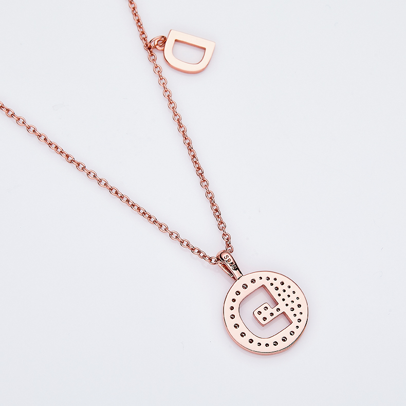 Série alphabétique D Lovely collier en or rose