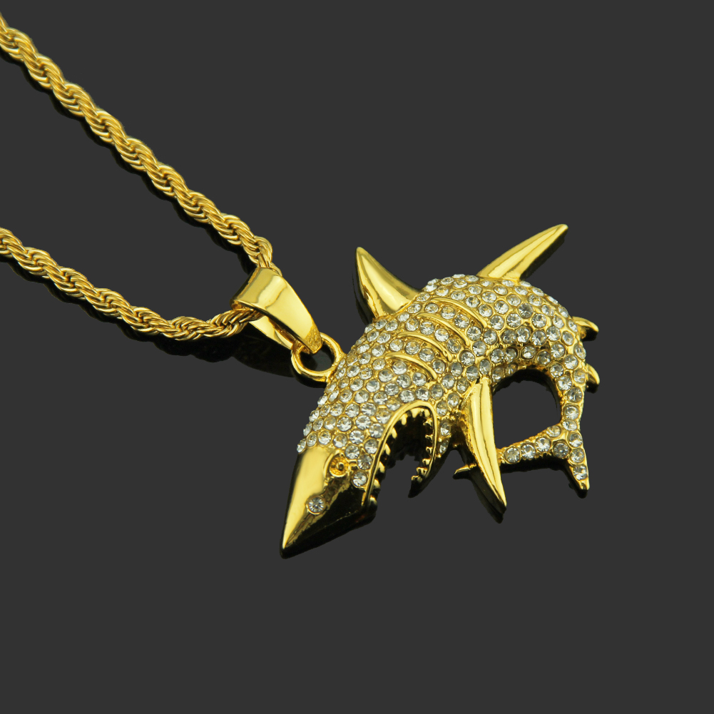 Collier pendentif hip hop avec requin féroce