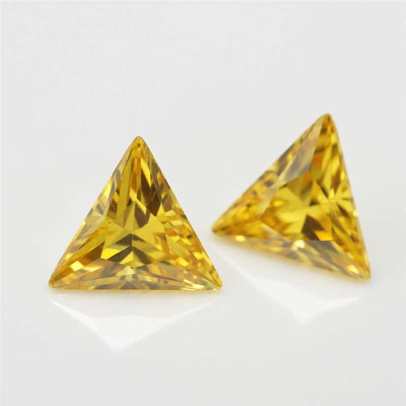 5A Fabrication de gros de zircons cubiques de triangle jaune pour les bijoux