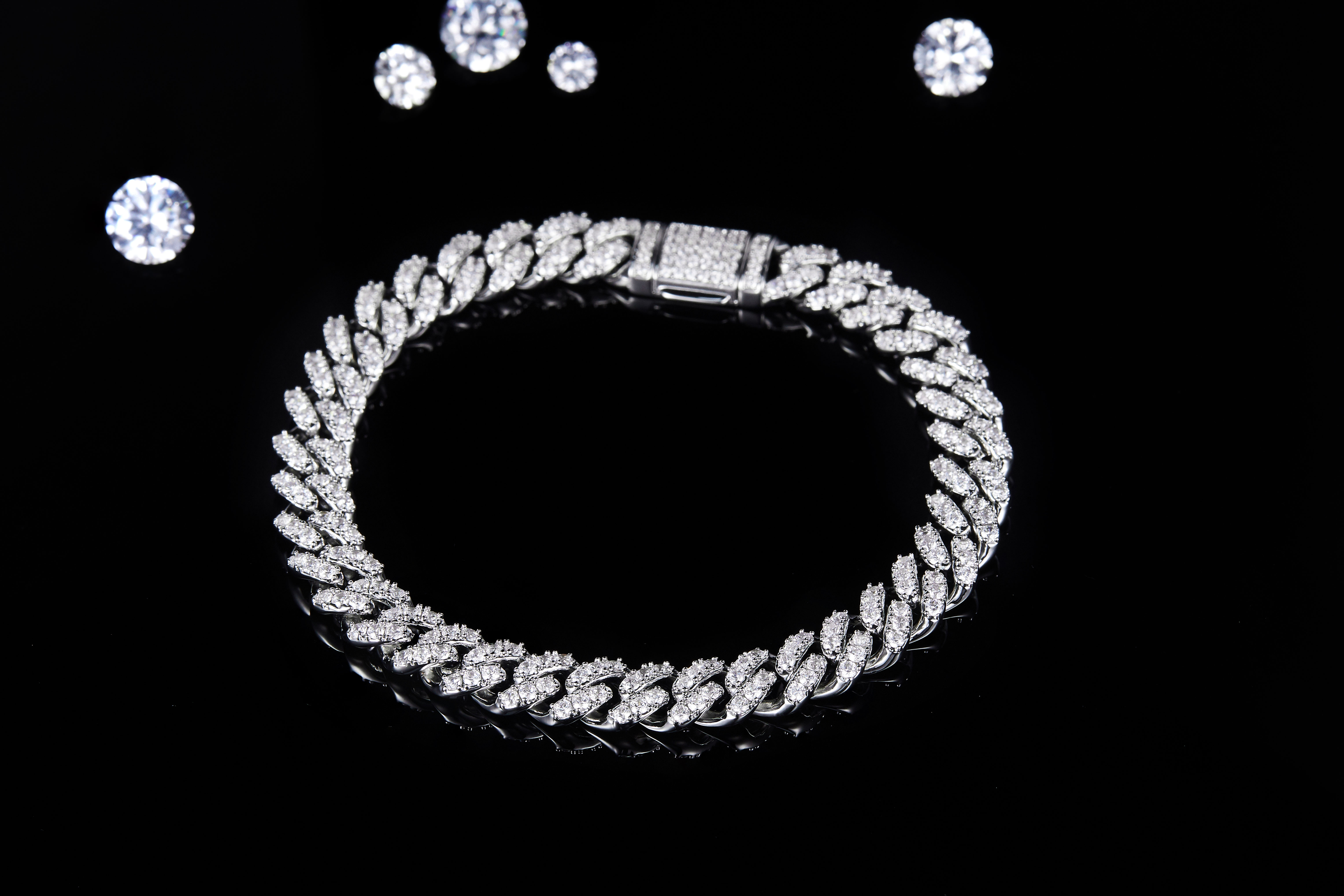 Bracelet Twining Design Moissanite brillant