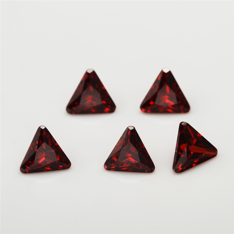 5A Oxblood Red Fabrication Triangle Zircone cubique de gros pour les bijoux